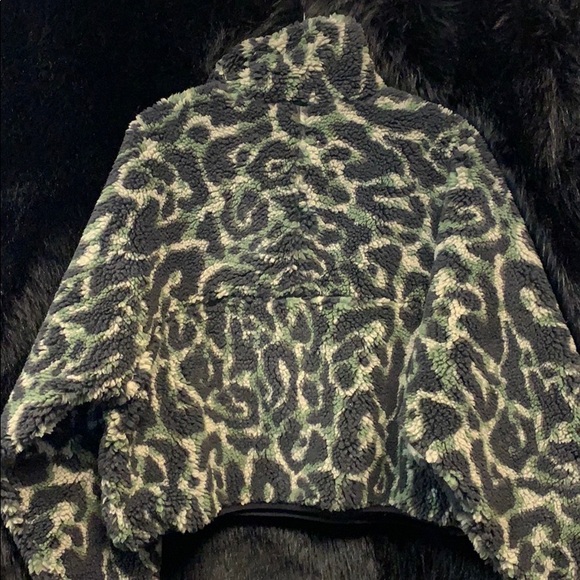NWT TNA half zip Camo teddy - Picture 7 of 7